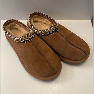 Ugg Tasman slippers Womens size 5.